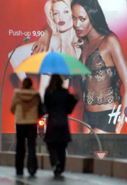 Heute-wachsen-die-Jugendlichen-zwischen-Kondomwerbung-und-sexy-Werbemotiven-an-der-Bushaltestelle-auf-in-Musikvideos-tanzen-halbnackte-Bikini-Girls-um-Hip-Hop-Ikonen-herum