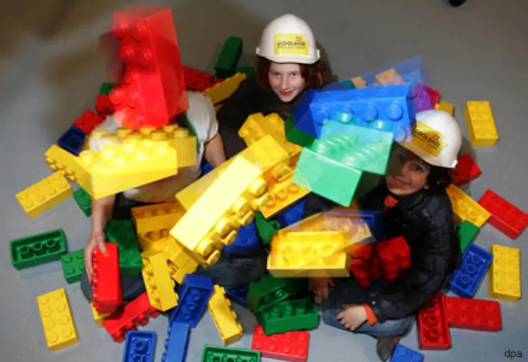 Nach-Unternehmensangaben-besitzt-heute-rein-statistisch-jeder-Mensch-62-Legosteine