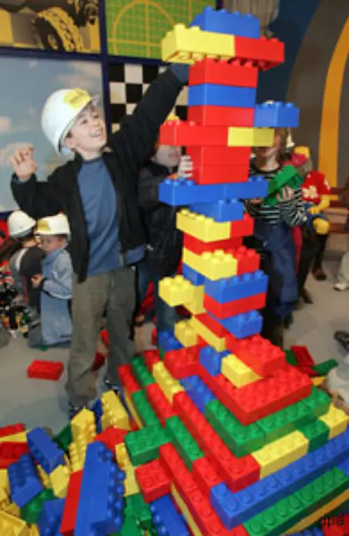 Denn-schliesslich-wollen-die-Kinder-von-heute-nicht-nur-Haeuser-und-Tuerme-bauen