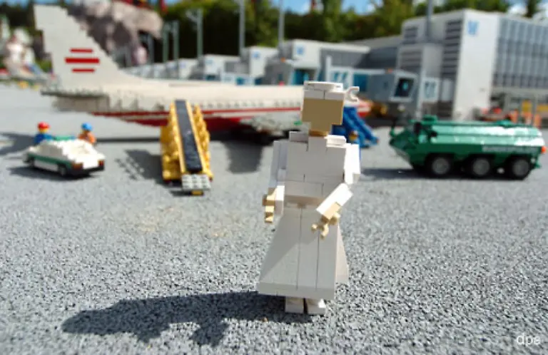 Auch-der-Papst-ist-Lego-nicht-zu-heilig