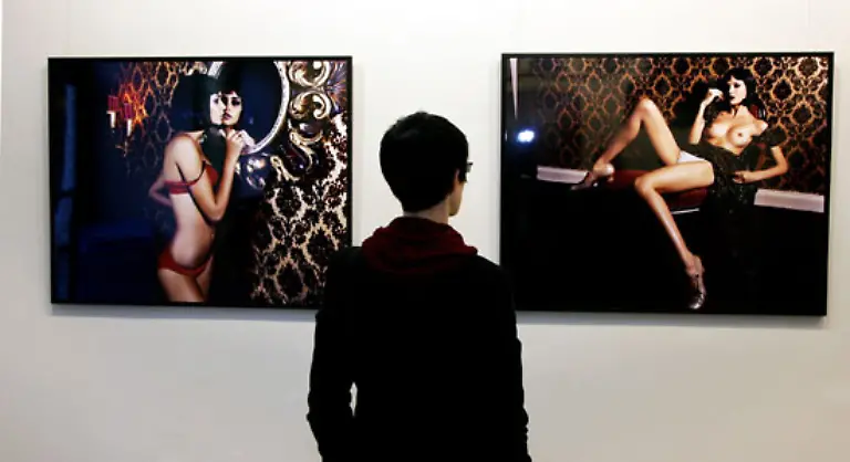 Auf-der-Suche-nach-mehr-und-besserem-Sex-sind-sie-in-Sexshops-Table-Dance-Bars-erotischen-Kunstausstellungen-und-Swinger-Clubs-anzutreffen-aber-auch-auf-den-einschlaegigen-Internet-Seiten