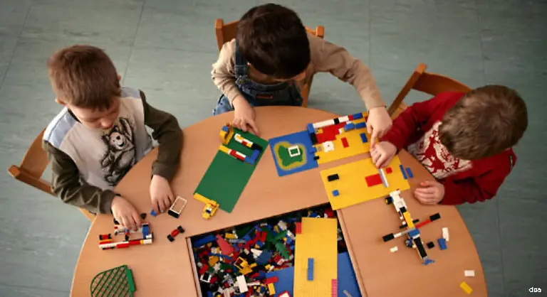 Vom-Fruehjahr-an-koennen-sich-Kinder-aus-aller-Welt-an-einem-grossen-Lego-Bauwettbewerb-beteiligen
