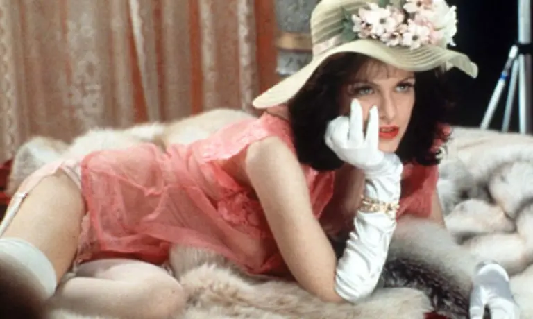 Ob-geschieden-verwitwet-getrennt-lebend-oder-Single-sie-geniessen-ihre-Freiheiten-die-sie-auch-in-punkto-Erotik-er-leben-wollen-Dabei-setzen-sie-auf-Extravaganz-Niveau-und-Stilbewusstsein