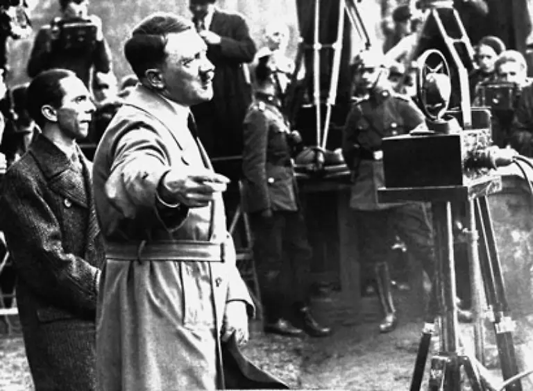 Sie-unterschaetzen-Hitlers-Machtwillen-und-die-Zielstrebigkeit-mit-der-er-auch-noch-die-Reste-der-Verfassung-beseitigen-will