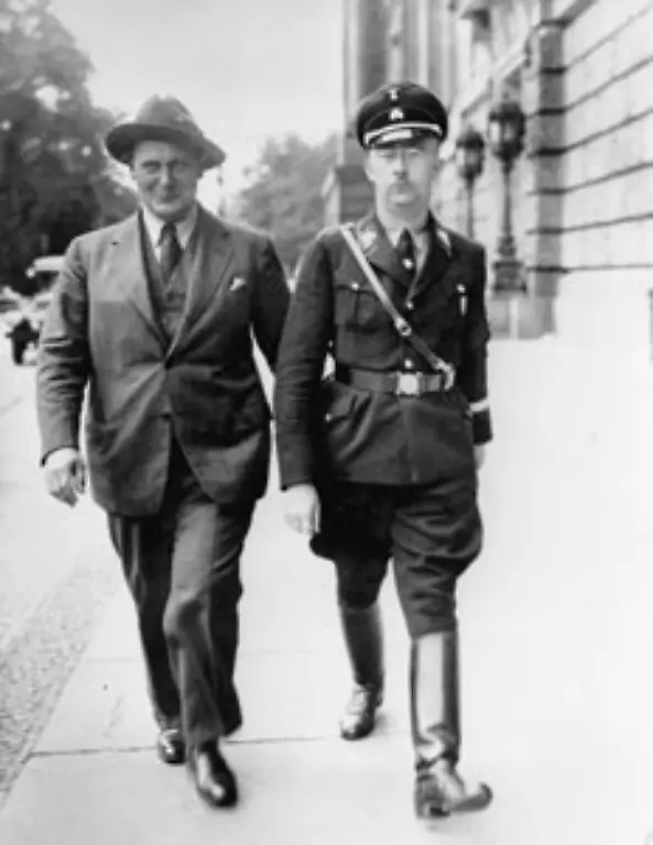 Goering-ernennt-40-000-Mitglieder-von-SA-und-SS-zu-Hilfspolizisten-und-fordert-sie-auf-fleissig-von-der-Schiesswaffe-Gebrauch-zu-machen-Goering-l-und-SS-Chef-Himmler