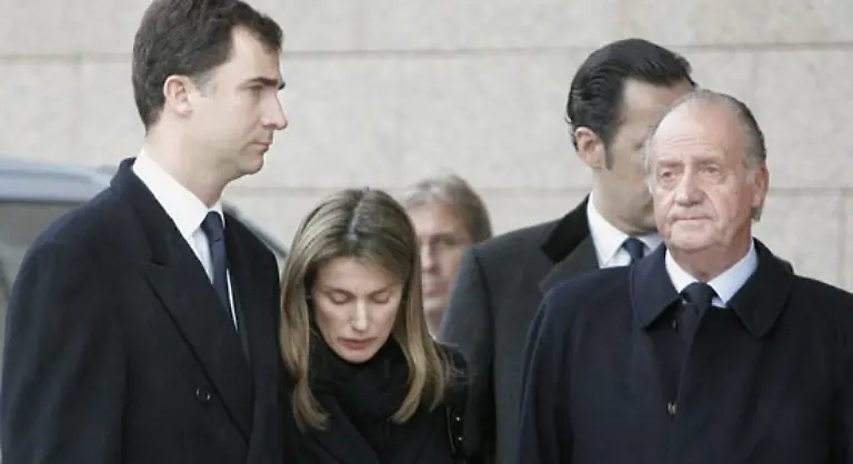 die-Trauer-gemeinsam-traegt-und-sich-unterstuetzt