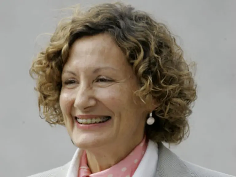 und-neben-ihrer-Mutter