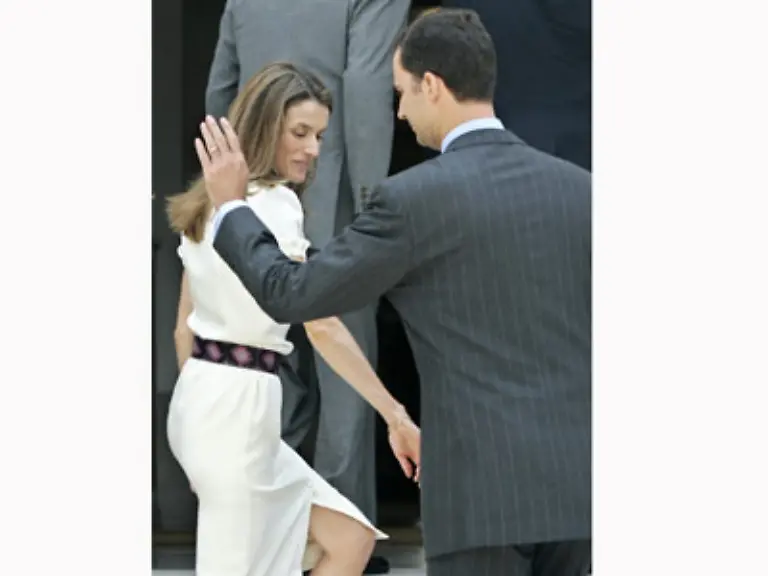 und-die-Zeitungen-sich-ueber-ihre-Art-zu-kleiden