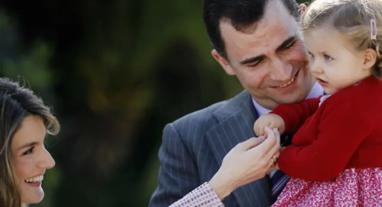 Aber-solange-Felipe-noch-nicht-Koenig-ist-kann-er-sich-um-seine-drei-Frauen-kuemmern