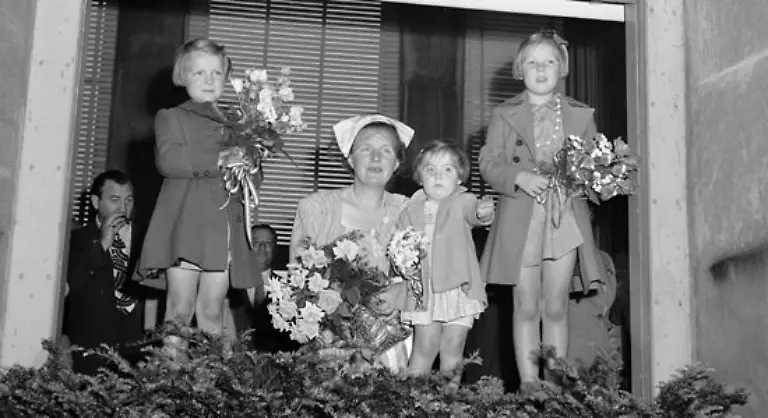 Ihren-Geburtstag-feiert-Beatrix-am-1-Februar-2008-gemeinsam-mit-ihrer-Schwester-Margriet