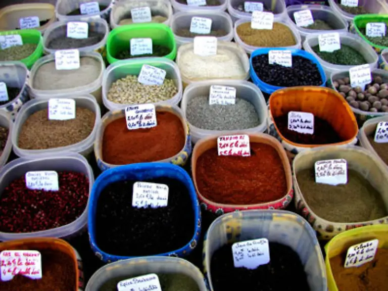 Muskat-enthaelt-ein-aetherisches-Oel-das-Liebesreize-weckt-und-auch-in-Ecstasy-enthalten-ist-Vorsicht-Zuviel-von-dem-Gewuerz-verursacht-Uebelkeit-Ingwer-foerdert-bei-Maennern-die-Faehigkeit-zaertlich-und-empfindsam-zu-sein-Auf-Frauen-wirkt-er-erotisierend