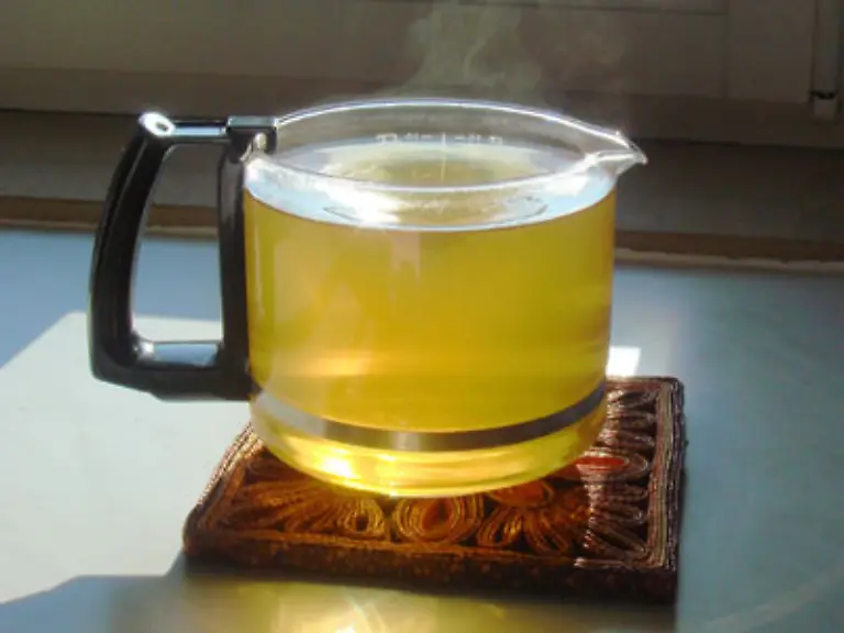 Tee-waermt-schoen-auf-und-viele-Tees-sind-zudem-bekannt-fuer-ihre-beruhigende-Wirkung-Eine-Tasse-gruener-Tee-am-Morgen-ist-ein-ausgezeichnetes-Mittel-gegen-Mundgeruch