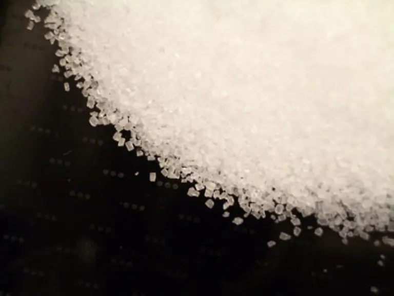 Drittens-Vor-dem-Schlafengehen-einen-Loeffel-Zucker-essen-Das-beschleunigt-den-Alkoholabbau