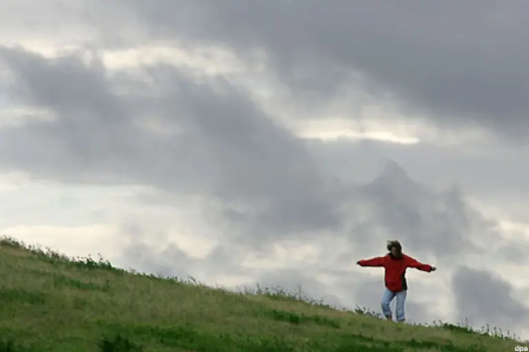 Und-wer-dann-immer-noch-ein-bisschen-schwach-auf-den-Beinen-ist-sollte-besagte-in-feste-Schuhe-stecken-und-seinen-Allerwertesten-ins-Freie-bewegen