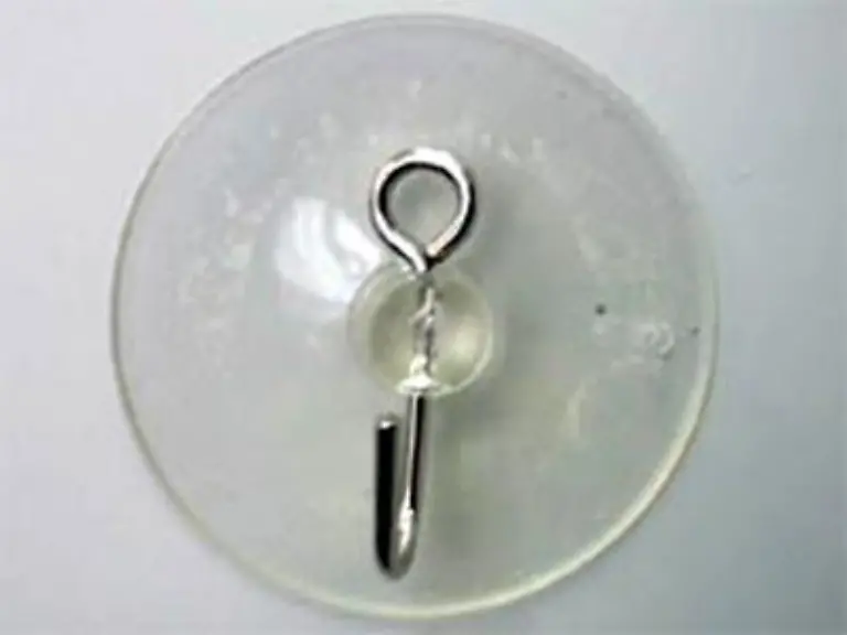 Saugnaepfe-haken-und-nippel-sind-zwar-furchtbar-praktisch-fallen-aber-meist-nach-ein-bis-zwei-Stunden-wieder-von-der-Wand-Da-hilft-Eiweiss-Vor-den-Ankleben-die-Rueckseite-einstreichen-anpressen-und-trocknen-lassen-Das-bekommt-so-schnell-niemand-mehr-ab