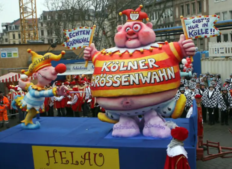 In-Koeln-setzt-sich-der-etwa-sieben-Kilometer-lange-Zug-mit-mehr-als-10-000-Teilnehmern-schon-um-10-30-Uhr-in-Bewegung