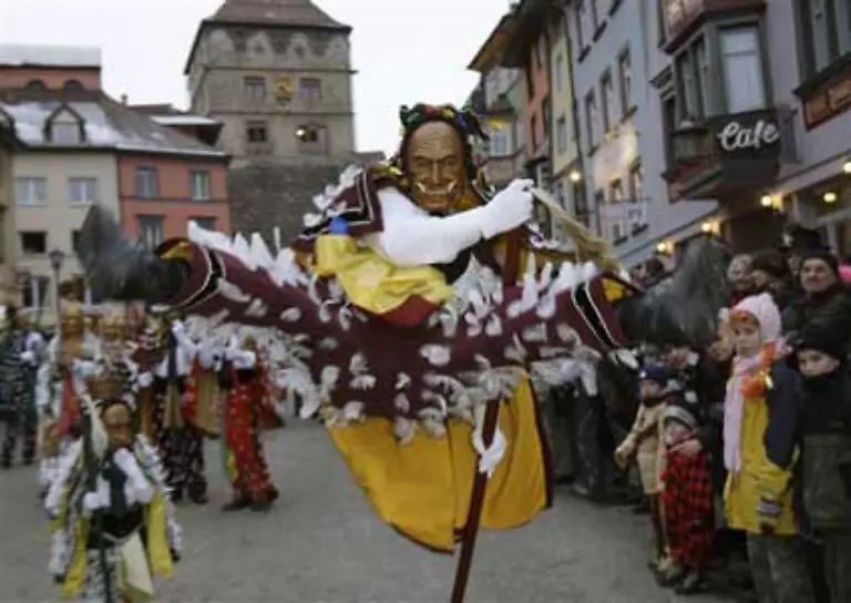 In-weiten-Teilen-Baden-Wuerttemberg-erreicht-am-Schmotzigen-Dunschtig-die-schwaebisch-alemannische-Fastnacht-einen-ersten-Hoehepunkt