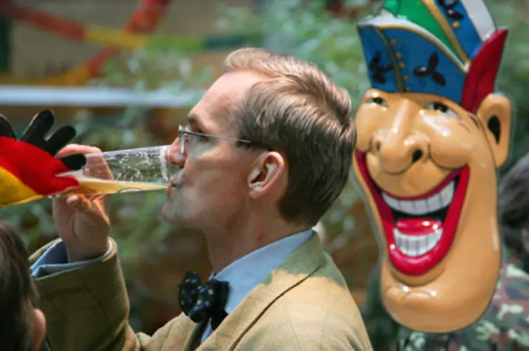 Mit-den-Rheinlaendern-die-der-Regierungsumzug-vor-Jahren-nach-Berlin-brachte-kam-auch-der-Karneval-in-die-Hauptstadt-und-hat-dort-mittlerweile-eine-feste-Fangemeinde