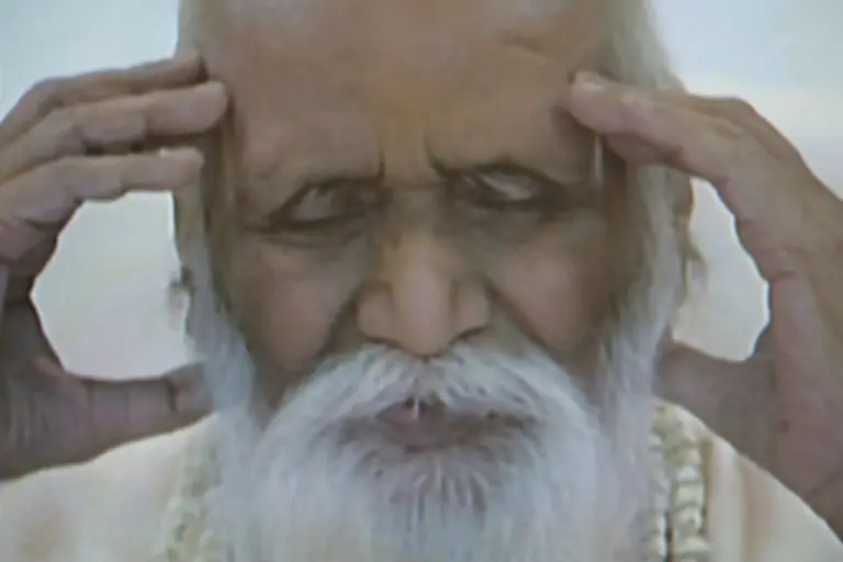 Maharishi-Mahesh-Yogi-der-Begruender-der-Transzendentalen-Meditation-TM-ist-tot-Im-yogischen-Sinn-ist-Maharishi-nicht-gestorben-sondern-lediglich-seine-Seele-hat-seinen-Koerper-verlassen