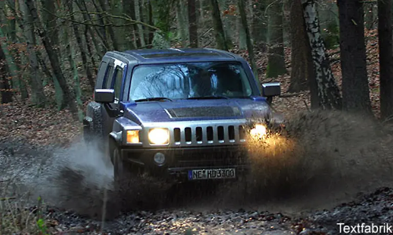 Obwohl-er-mit-219-Millimetern-Bodenfreiheit-jetzt-nicht-gerade-auf-Stelzen-geht