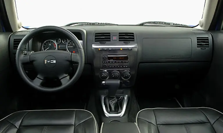 An-Komfort-fehlt-es-dem-Hummer-nicht-Luxurioese-Bestuhlung-Tempomat-und-aufpreispflichtige-Automatik-machen-es-moeglich