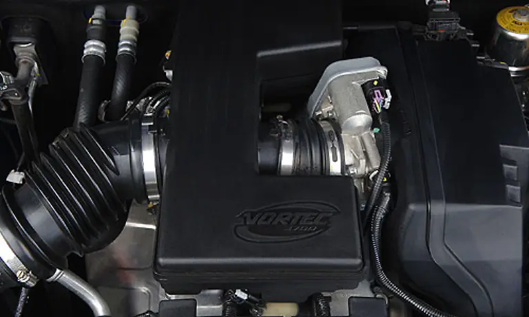 Der-Motor-ist-mit-244-PS-aus-3-7-Litern-ausreichend-motorisiert-Allerdings-verlangt-die-Maschine-stets-Drehzahlen-was-sich-an-Tankstelle-schmerzhaft-bemerkbar-macht