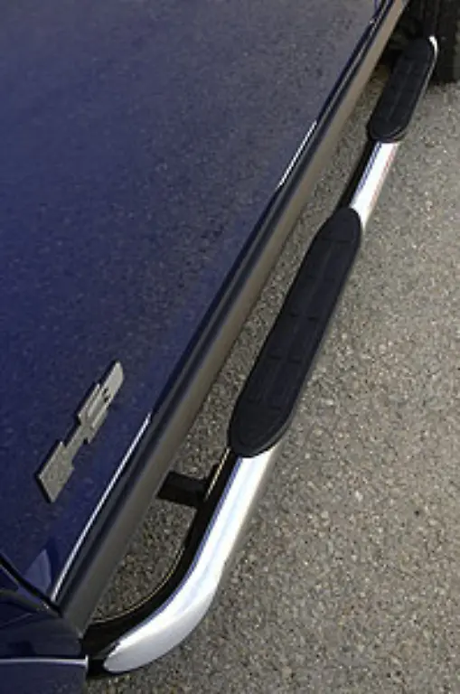 Dennoch-bietet-der-Hummer-US-Feeling-pur-Der-Einstieg-ueber-den-Tritt-befoerdert-in-eine-andere-Welt