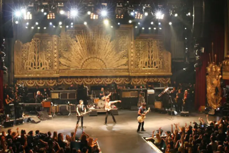 Mit-Let-s-rock-verwandeln-die-Rolling-Stones-die-Internationalen-Filmfestspiele-von-Berlin-in-ein-Rockfestival