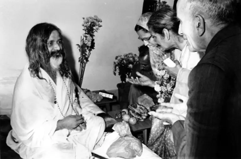 Maharishi-erklaerte-sobald-mehr-als-ein-Prozent-der-Bevoelkerung-privat-und-Zuhause-TM-uebe-gaebe-es-einen-positiven-Effekt-fuer-die-gesamte-Gesellschaft