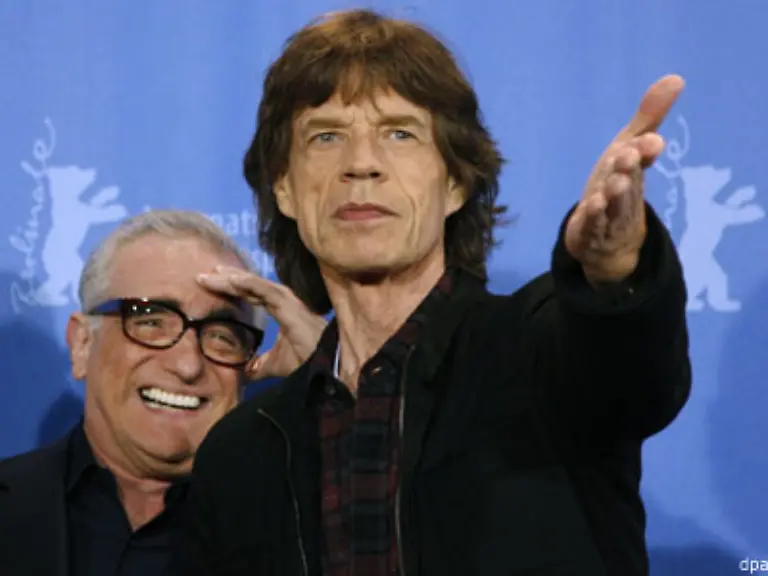 Wir-fuehlen-uns-sehr-geehrt-dass-dies-unserem-Film-passiert-ist-meinte-Jagger-Es-ist-Martins-Film-wir-haben-moeglicherweise-nur-ein-bisschen-etwas-zum-Sound-beigetragen-sagte-Richards-scherzhaft