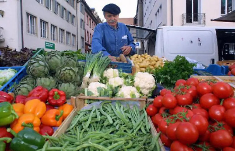 Im-Supermarkt-um-die-Ecke-bleibt-einem-der-Umweg-durch-den-Non-Food-Bereich-meistens-erspart-Dafuer-wird-man-von-der-Obstabteilung-empfangen-Die-ist-auch-fuer-Vitamin-Resistente-interessant