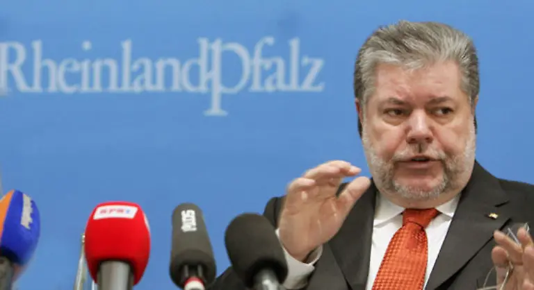 Wann-Rheinland-Pfalz-einen-ausgeglichenen-Haushalt-vorlegen-wird-steht-noch-nicht-fest-1-1-Mrd-Euro-zahlte-das-Land-allein-2007-zur-Tilgung-der-Zinsen-fuer-einen-25-7-Mrd-Euro-schweren-Schuldenberg-Beck-erhaelt-381-Mio-Euro-aus-dem-Topf-des-Laenderfinanzausgleichs