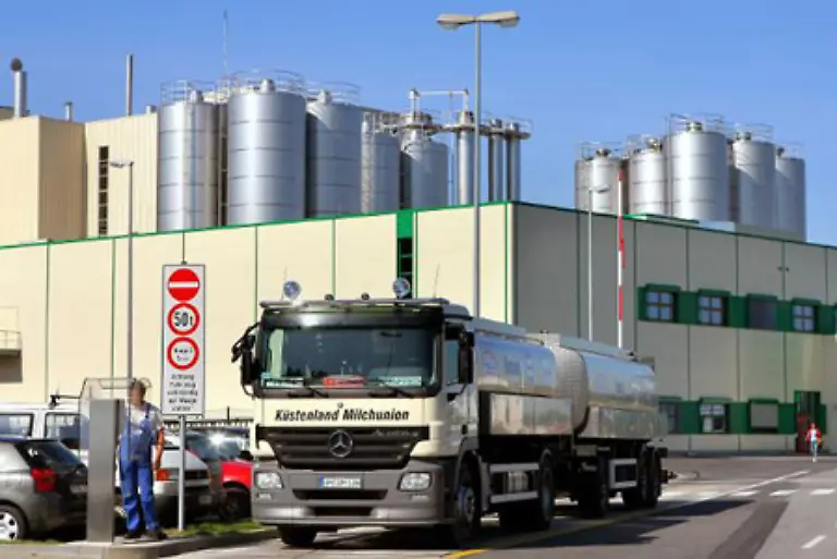 Die-Realitaet-der-Grossmolkereien-sieht-freilich-anders-aus