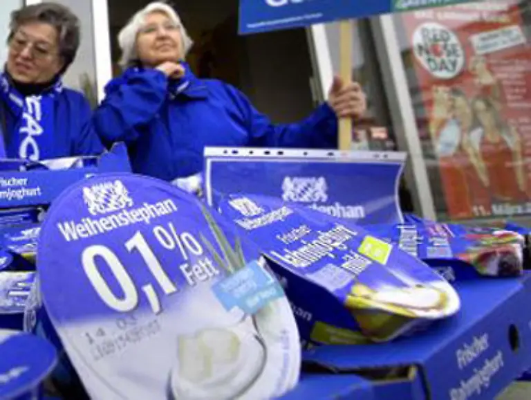 Erst-seit-aufgedeckt-wurde-dass-auch-Weihenstephan-Kuehe-in-ihren-Staellen-auf-engem-Raum-angebunden-sind-ist-die-irrefuehrende-Werbung-von-den-Verpackungen-verschwunden