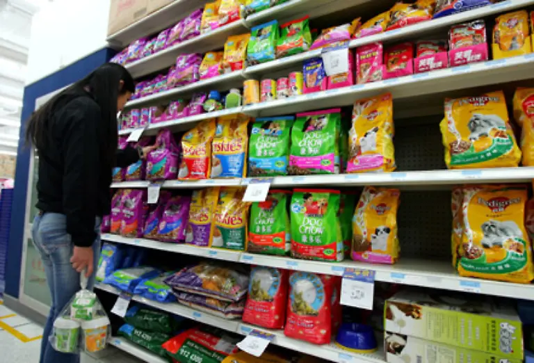 Sie-greifen-also-zur-guenstigeren-Handelsmarke-und-muessen-sich-dafuer-buecken-Der-Platz-auf-Augenhoehe-ist-fuer-die-Markenhersteller-reserviert-die-fuer-vorteilhafte-Positionierung-oft-auch-bezahlen