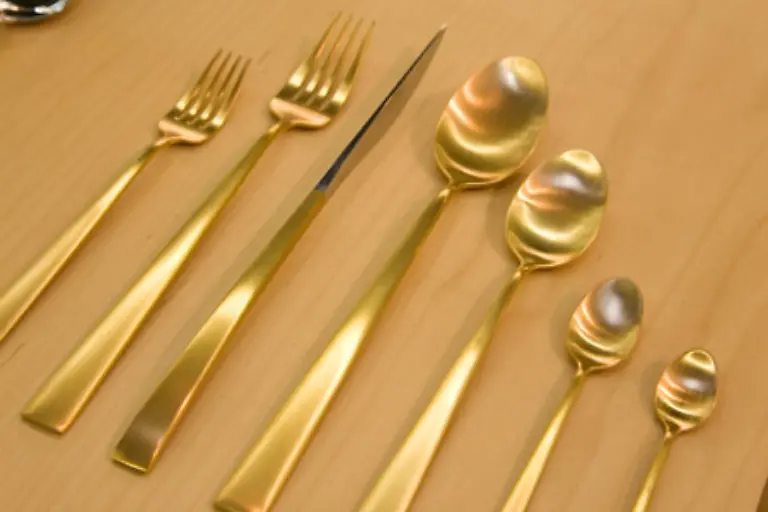 Goldenes-Besteck