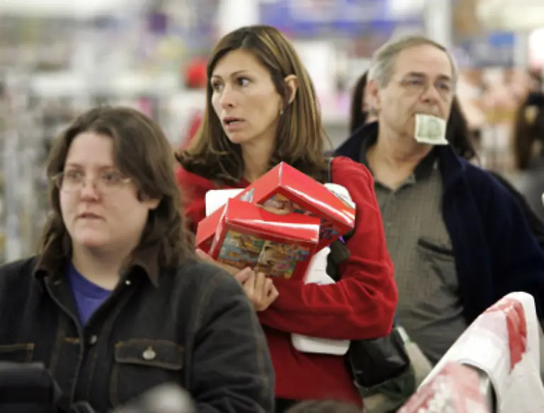 An-den-Kassen-dann-das-uebliche-Bild-Sie-muessen-warten-Sie-wollen-das-Beste-aus-der-Situation-machen-und-stellen-sich-ganz-aussen-an-hier-haben-Sie-wenigstens-das-Zeitschriftenregal-im-Blick