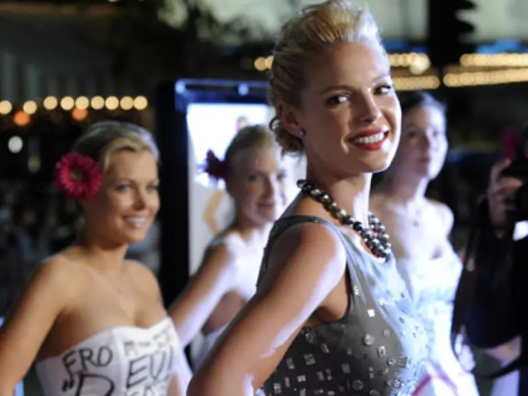 Auch-hier-geht-es-um-die-Liebe-Jane-Nichols-Katherine-Heigl-ist-jung-huebsch