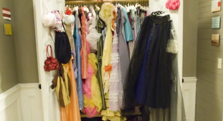 Das-Drehbuch-zu-27-Dresses-wurde-von-Aline-Brosh-McKenna-geschrieben