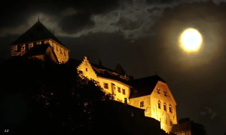 Den-Vorwurf-ein-Hort-der-Geldwaesche-zu-sein-weist-das-Land-regelmaessig-zurueck-Allerdings-bezeichnete-die-OECD-Liechtenstein-Andorra-und-Monaco-als-unkooperativ