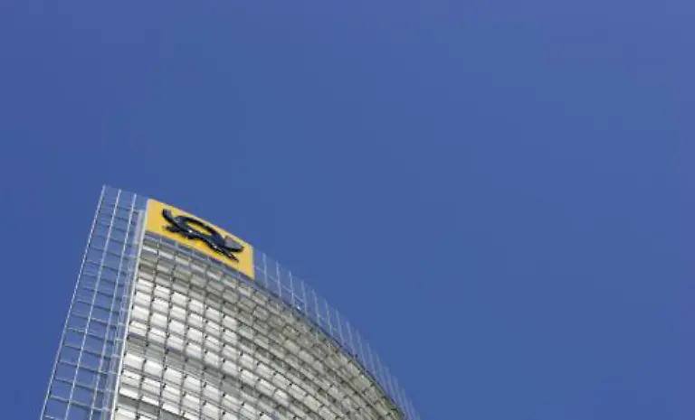 Das-Bild-truegt-denn-ueber-der-Post-hat-sich-der-Himmel-verdunkelt