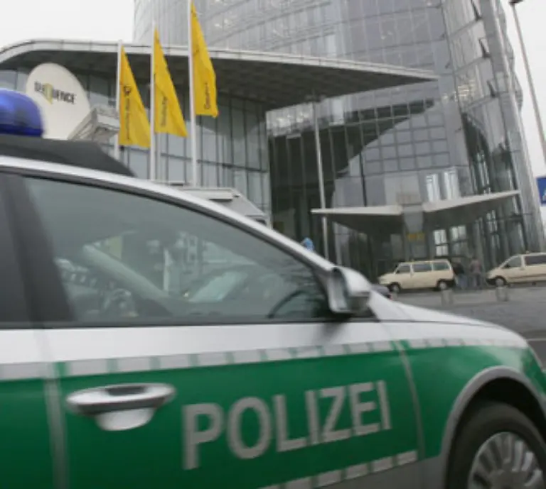 Parallel-dazu-startet-eine-Durchsuchung-der-Bueroraeume-in-der-Bonner-Konzernzentrale