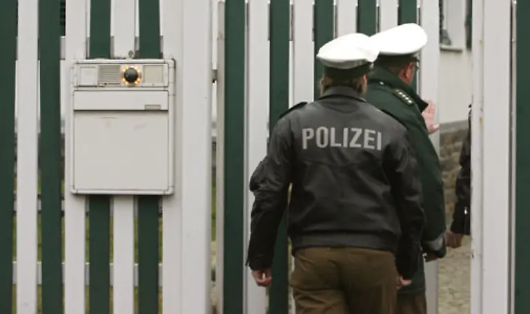 Gut-fuenf-Stunden-nach-Beginn-der-Durchsuchung-seiner-Privatvilla