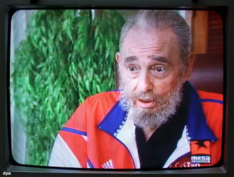 Nach-fast-50-Jahren-als-kubanischer-Staats-und-Parteichef-ist-der-erkrankte-Fidel-Castro-von-seinem-Amt-als-Praesident-und-oberster-Befehlshaber-der-Streikraefte-zurueckgetreten