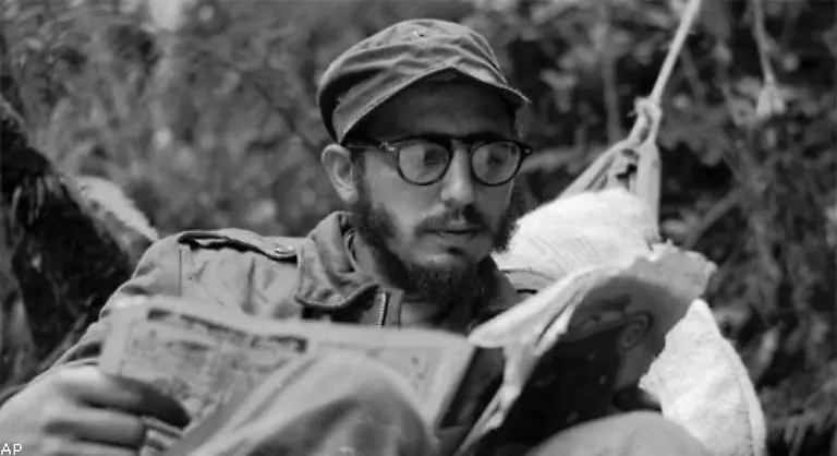 Der-Aufstand-scheiterte-Castro-wurde-verhaftet-und-zu-15-Jahren-Zuchthaus-verurteilt-Bereits-nach-zwei-Jahren-wurde-er-mit-vielen-anderen-im-Rahmen-einer-Generalamnestie-freigelassen