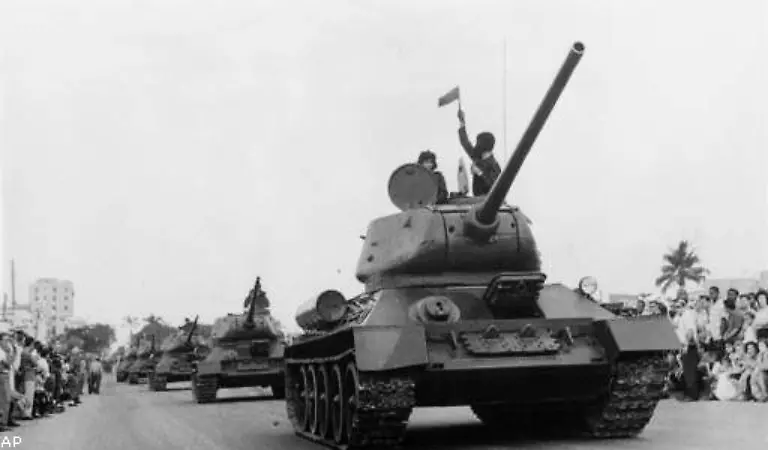 Nach-der-Invasion-von-1961-wird-Kuba-zum-Aufmarschfeld-fuer-die-Sowjetunion-und-zum-Spielball-der-Atommaechte-40-000-sowjetische-Soldaten-und-mehrere-SS-4-Mittelstreckenraketen-werden-auf-der-Insel-stationiert