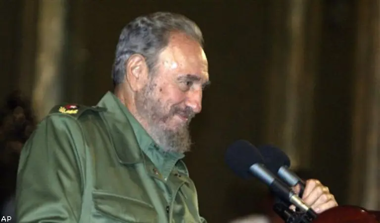 Auf-Berichte-der-CIA-er-habe-Parkinson-reagierte-Castro-2005-mit-einer-seiner-beruehmt-beruechtigten-Dauerreden-bei-der-er-fuenf-Stunden-ohne-Unterbrechung-im-Stehen-durchhielt