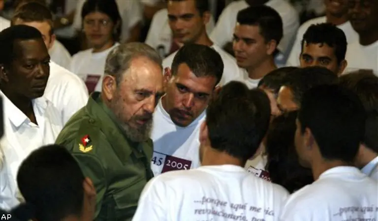 Die-Zuhoerer-waren-vermutlich-froh-dass-Castro-nicht-noch-laenger-sprach-Sein-Rekord-soll-bei-zwoelf-Stunden-liegen-dann-allerdings-mit-Pausen