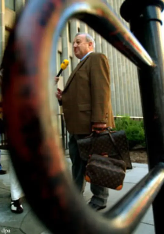 Er-soll-auch-in-diesem-Zusammenhang-mindestens-20-Millionen-Euro-an-Steuern-hinterzogen-haben