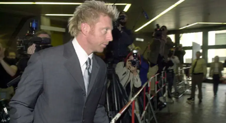 Das-Muenchner-Landgericht-verurteilte-ihn-wegen-Steuerhinterziehung-in-Hoehe-von-umgerechnet-1-7-Millionen-Euro-zu-einer-Geldstrafe-von-500-000-Euro-und-zwei-Jahren-Haft-auf-Bewaehrung